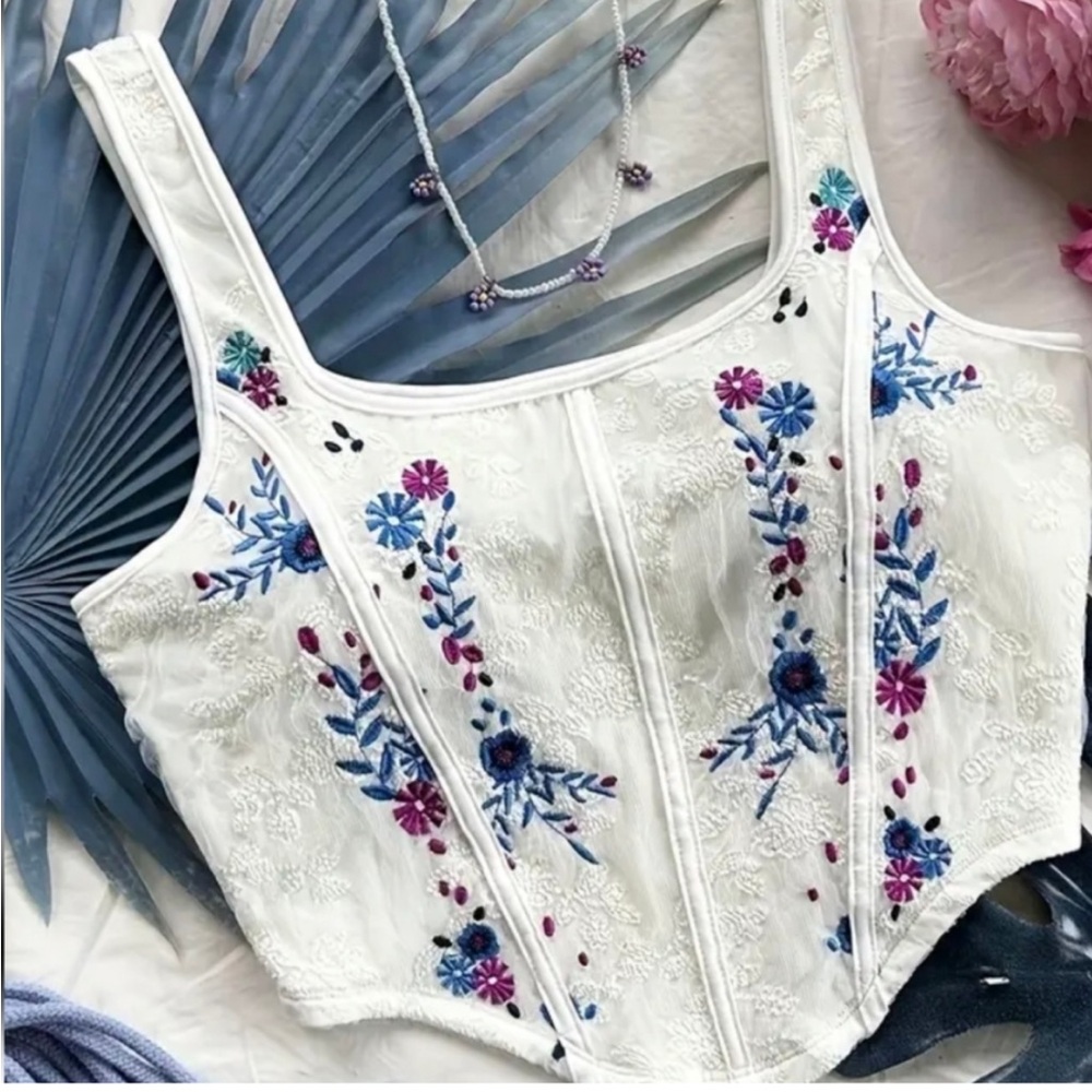 six eight ten White Embroidered Floral Tank Top